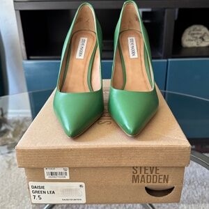STEVE MADDEN ‘DAISIE” LEATHER HEELS - GREEN/7.5